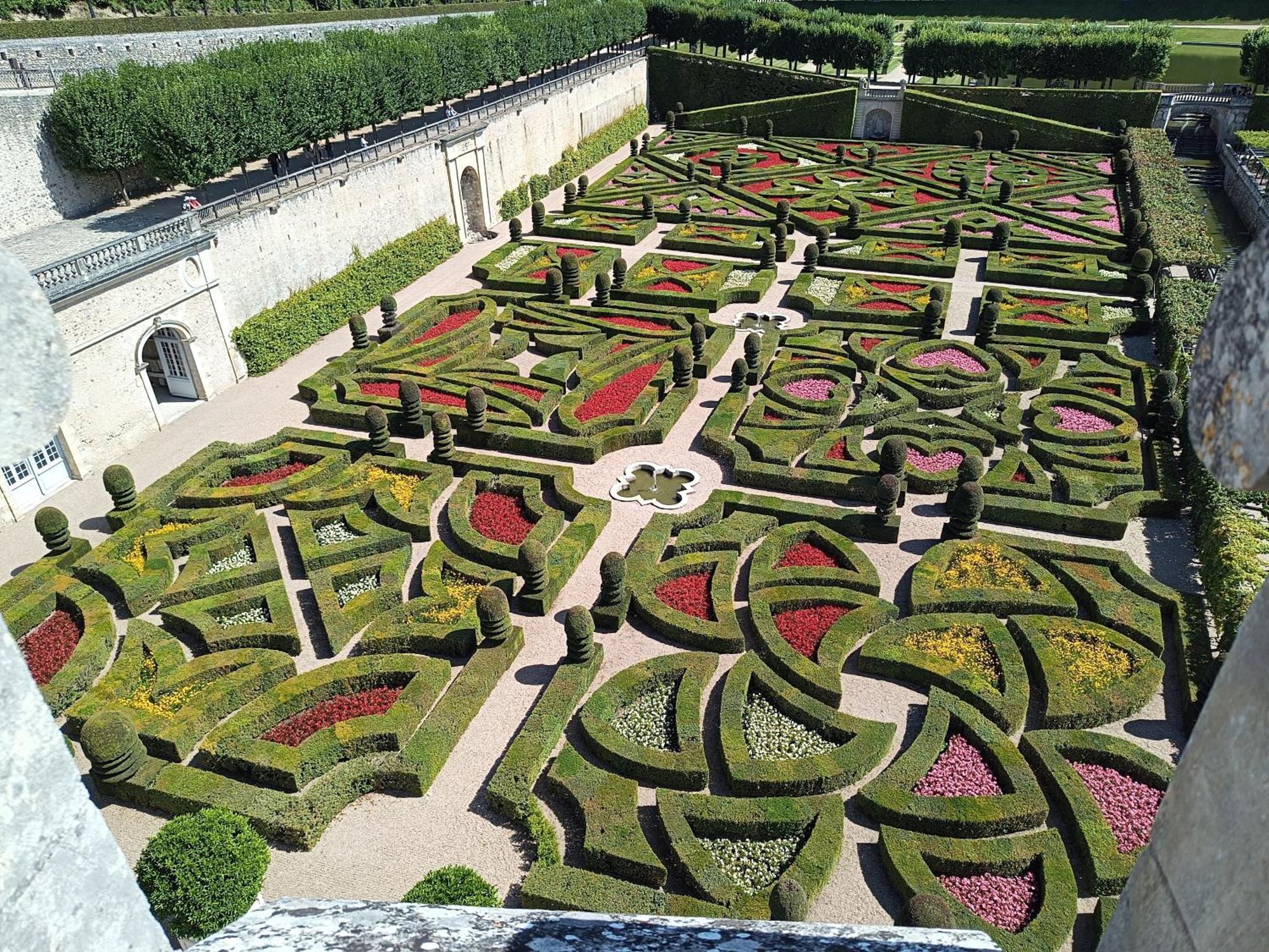 Une Maison, Un Jardin Berthenay Экстерьер фото